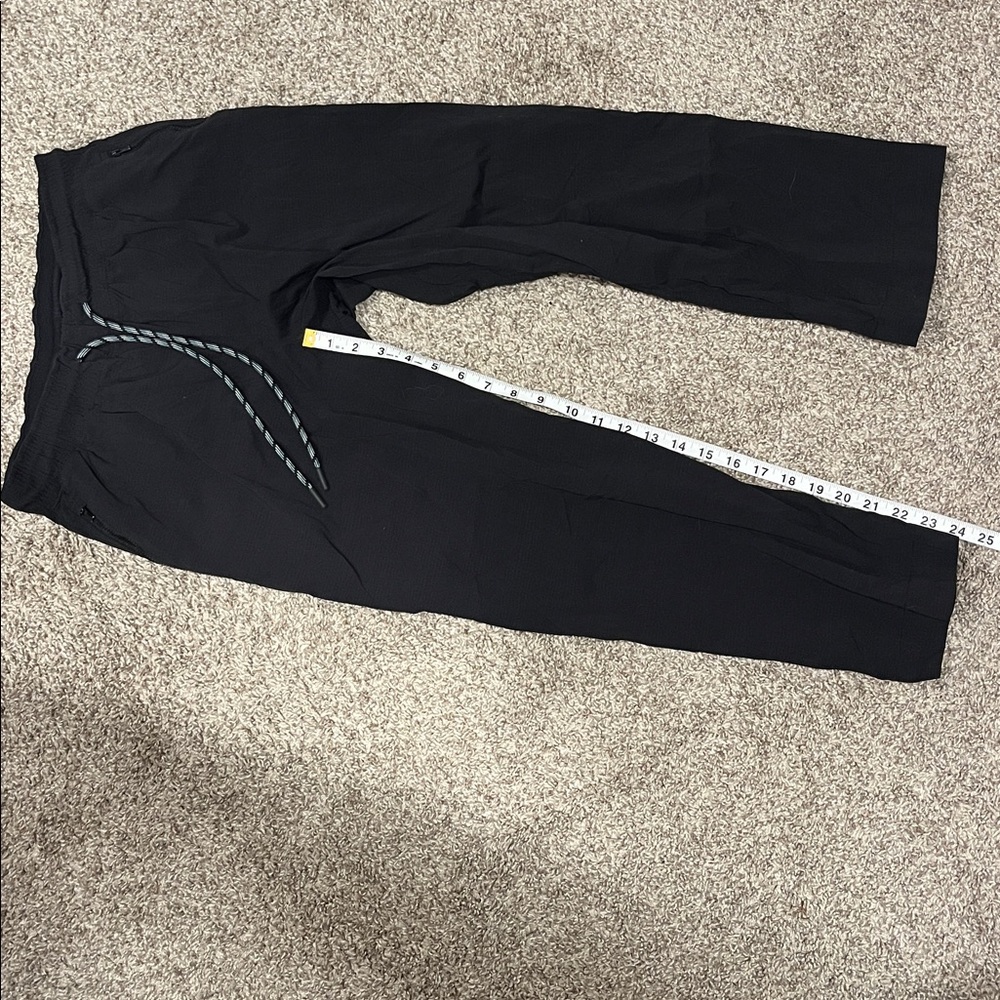 Athleta Trekkie Cropped Active Pants Size 6 in Black - Picture 12 of 13